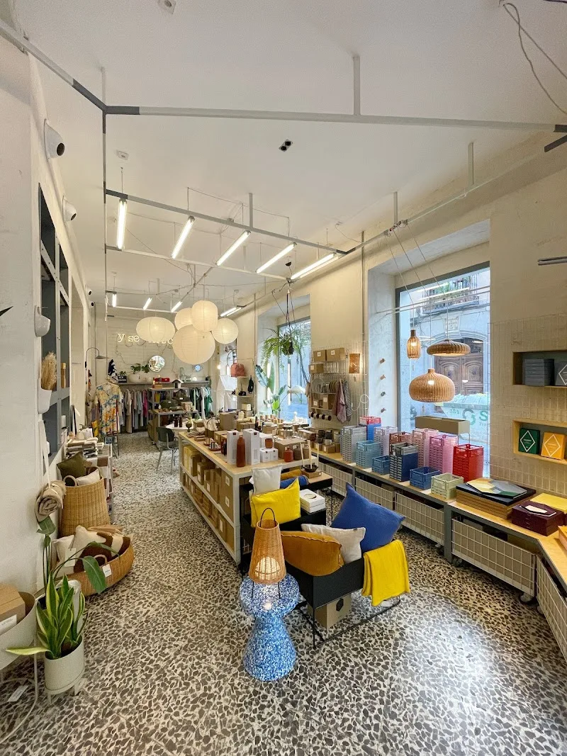 Foto de SLOWLY CONCEPT STORE