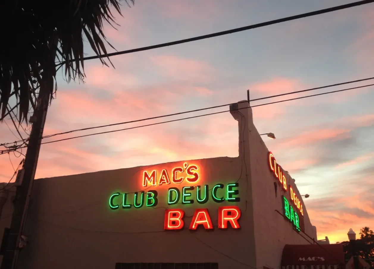 Foto de Mac's Club Deuce