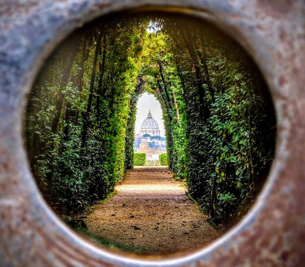 Foto de Keyhole of the Order of Malta