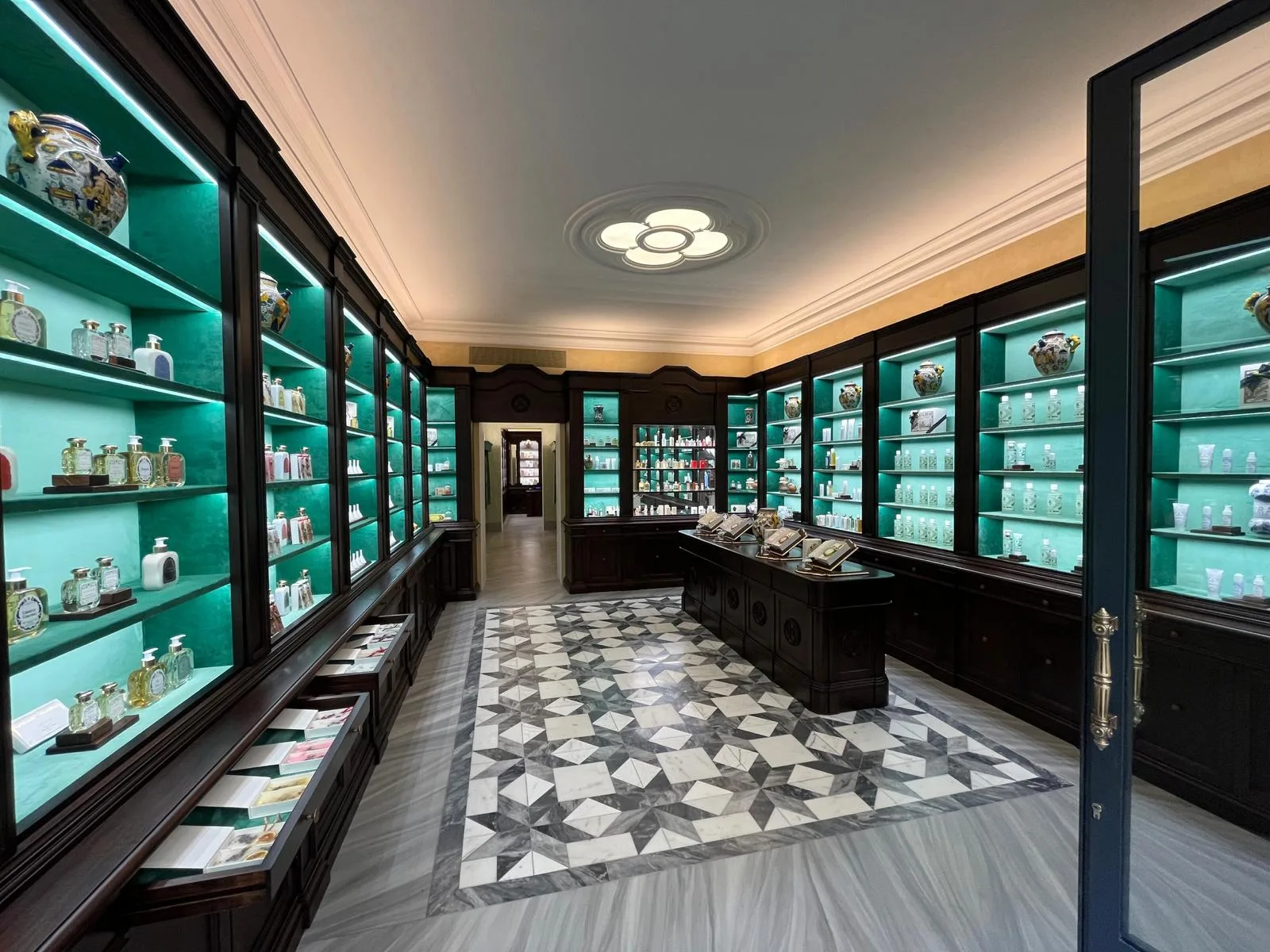 Foto de Officina Profumo Farmaceutica di Santa Maria Novella